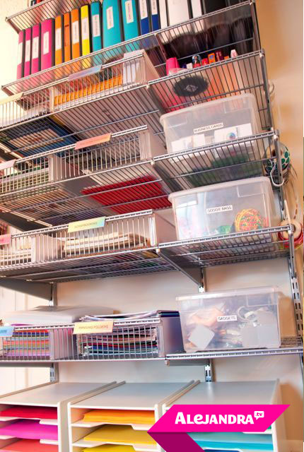 Home Office Organizing Idea: Organize office supplies vertically to maximize space in a small office! #AlejandraTV