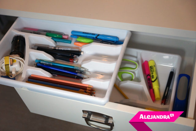 Budget Friendly Desk Organization: Use kitchen utensil organizers to keep your pens & pencils organized #AlejandraTV