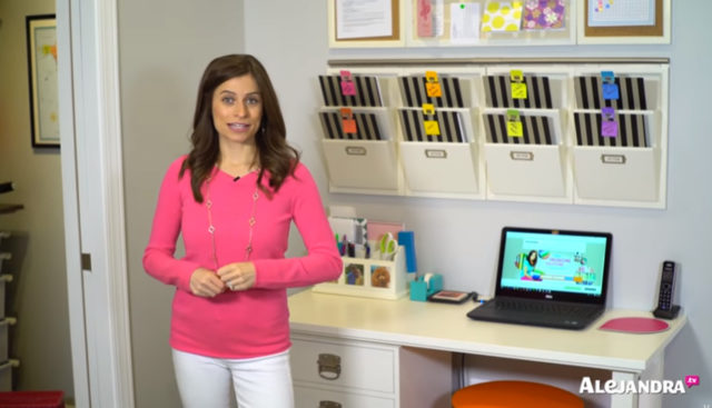 How to Organize your Desk and Keep Projects Organized